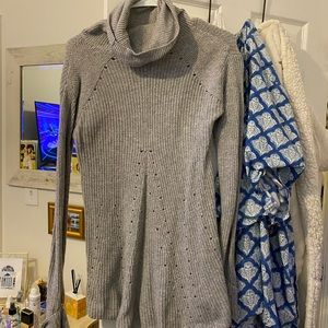 High low lightweight turtleneck sweater